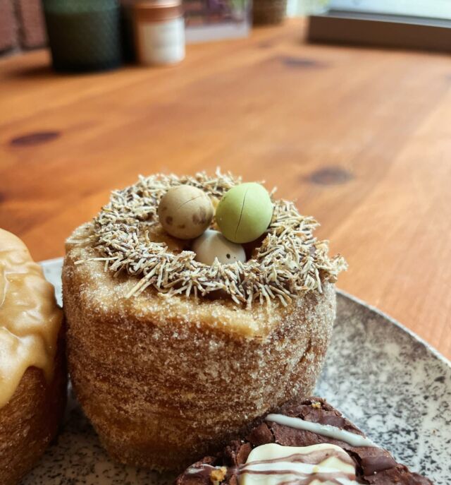Have a blooming lovely Easter everyone! 

Thank you to @oldgeorgeheritage for the seasonal baked goods 🐣 you made our day